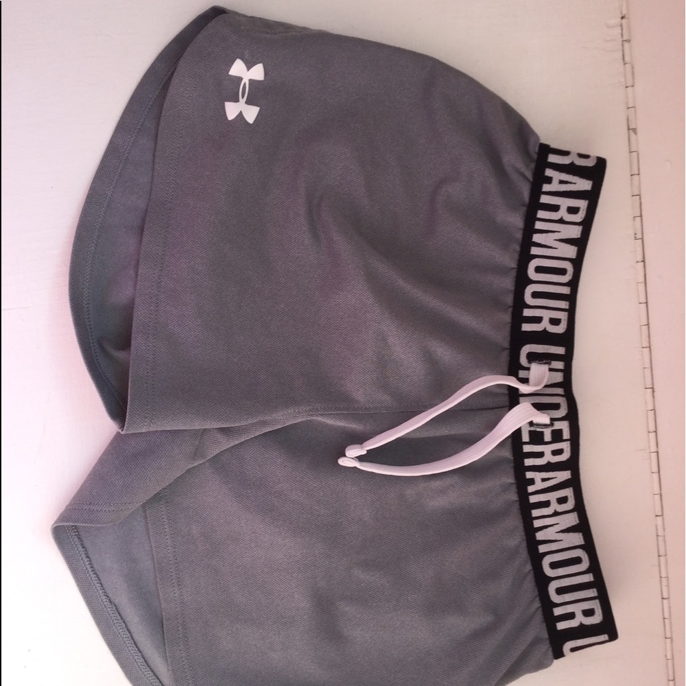 Gray under armor shorts